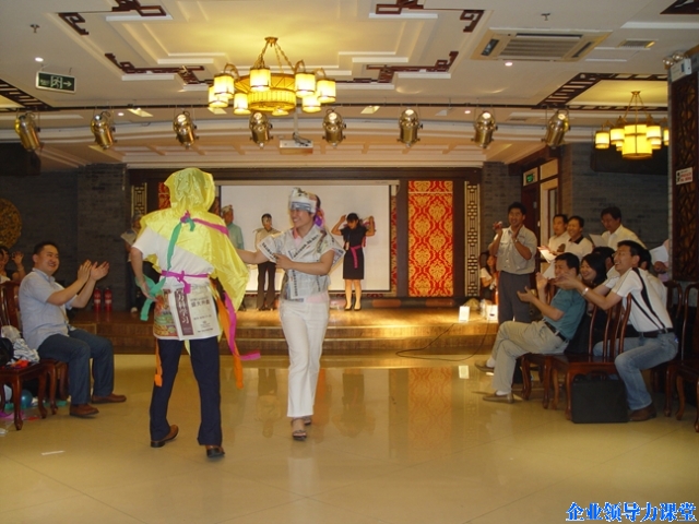 LF0806屆房地產(chǎn)班開班紀(jì)實(shí)報(bào)道
