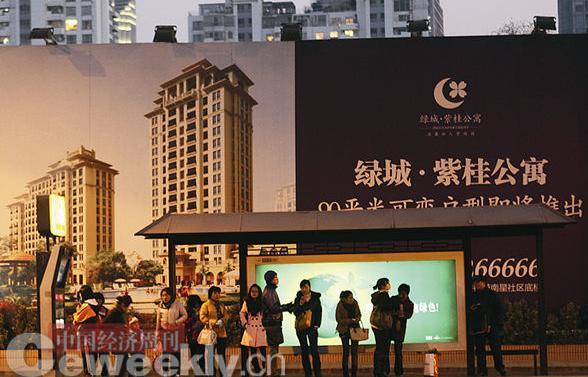 銷售經紀人使綠城今年一季度的銷售有了起色 本刊記者 肖翊攝 銷售經紀人使綠城今年一季度的銷售有了起色 本刊記者 肖翊攝