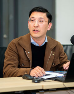 高偉